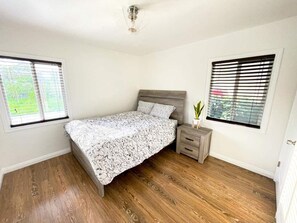 2 bedrooms, desk, iron/ironing board, free WiFi