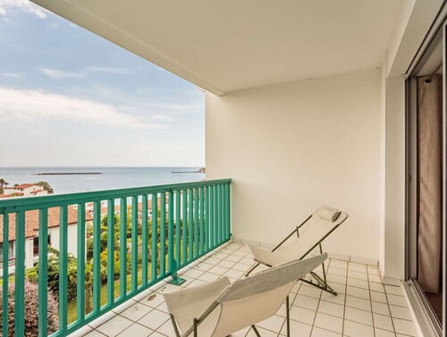 Appartement moderne avec piscine collective