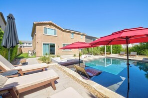 Lämmitetty uima-allas