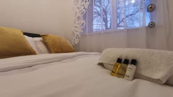 2 bedrooms, desk, iron/ironing board, free WiFi