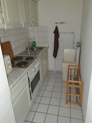 Een koelkast, een magnetron, een kookplaat