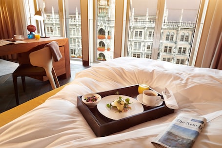 Junior Suite Marienplatz View | Food and drink