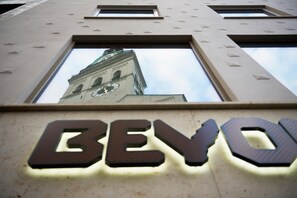 Unclassified image, 4 of 72, button - BEYOND by Geisel (Munich)
