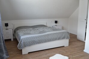 2 slaapkamers, een strijkplank/strijkijzer, gratis wifi