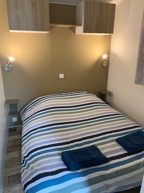 3 chambres, lit parapluie, draps fournis