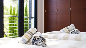 3 chambres, coffres-forts dans les chambres, fer et planche Ă  repasser