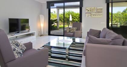 Modern semi-detached house in quiet residential area - 200 m to the sea (promenade)