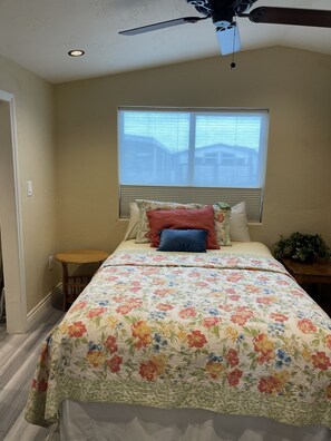 3 habitaciones, escritorio, tabla de planchar con plancha y wifi gratis 