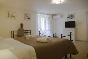 1 chambre, fer et planche à repasser, Wi-Fi, draps fournis