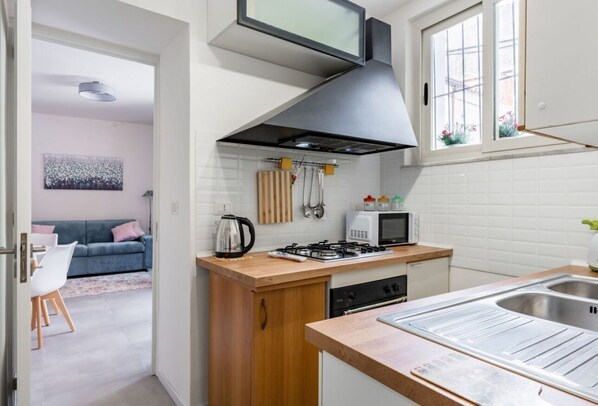 Fridge, microwave, oven, stovetop