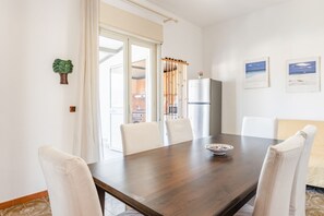 Dining - Giardini Naxos Apartment with Terrace near the Sea (Giardini Naxos)