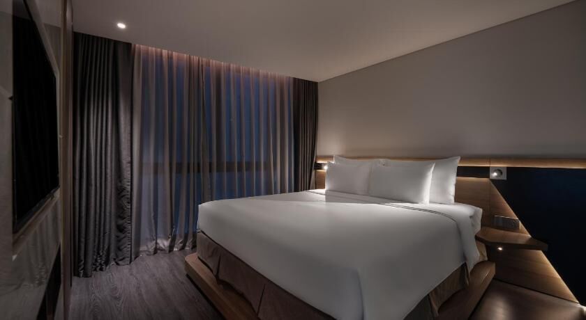 Premium bedding, memory foam beds, minibar, soundproofing