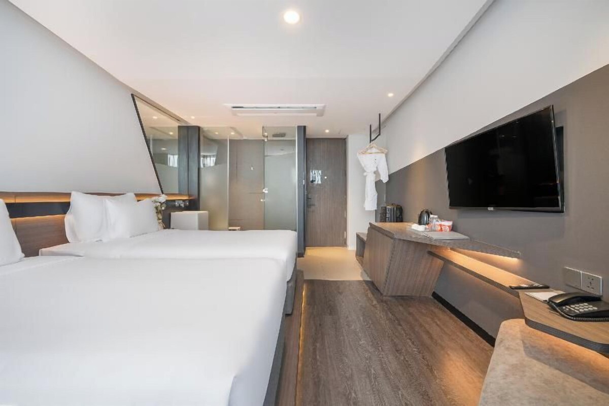 Literie de qualité supérieure, matelas mémoire de forme, minibar