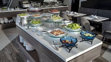 Free daily buffet breakfast