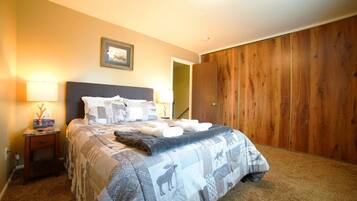 2 bedrooms, iron/ironing board, free WiFi, bed sheets