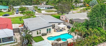 Escape to your very own private oasis in Naples, Florida! Close to all !