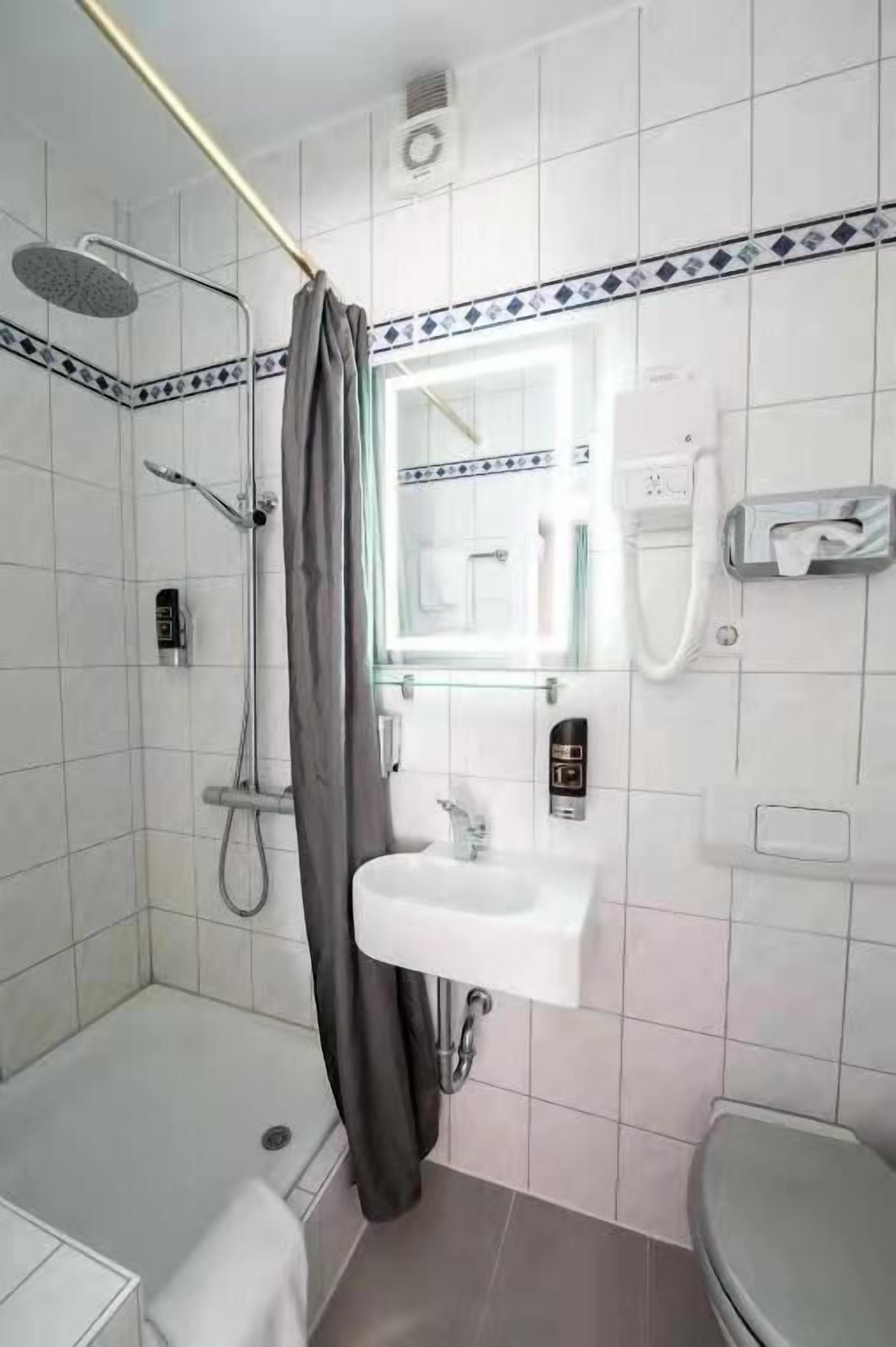 Værelse til 3 personer | Badeværelse | Bidet, håndklæder