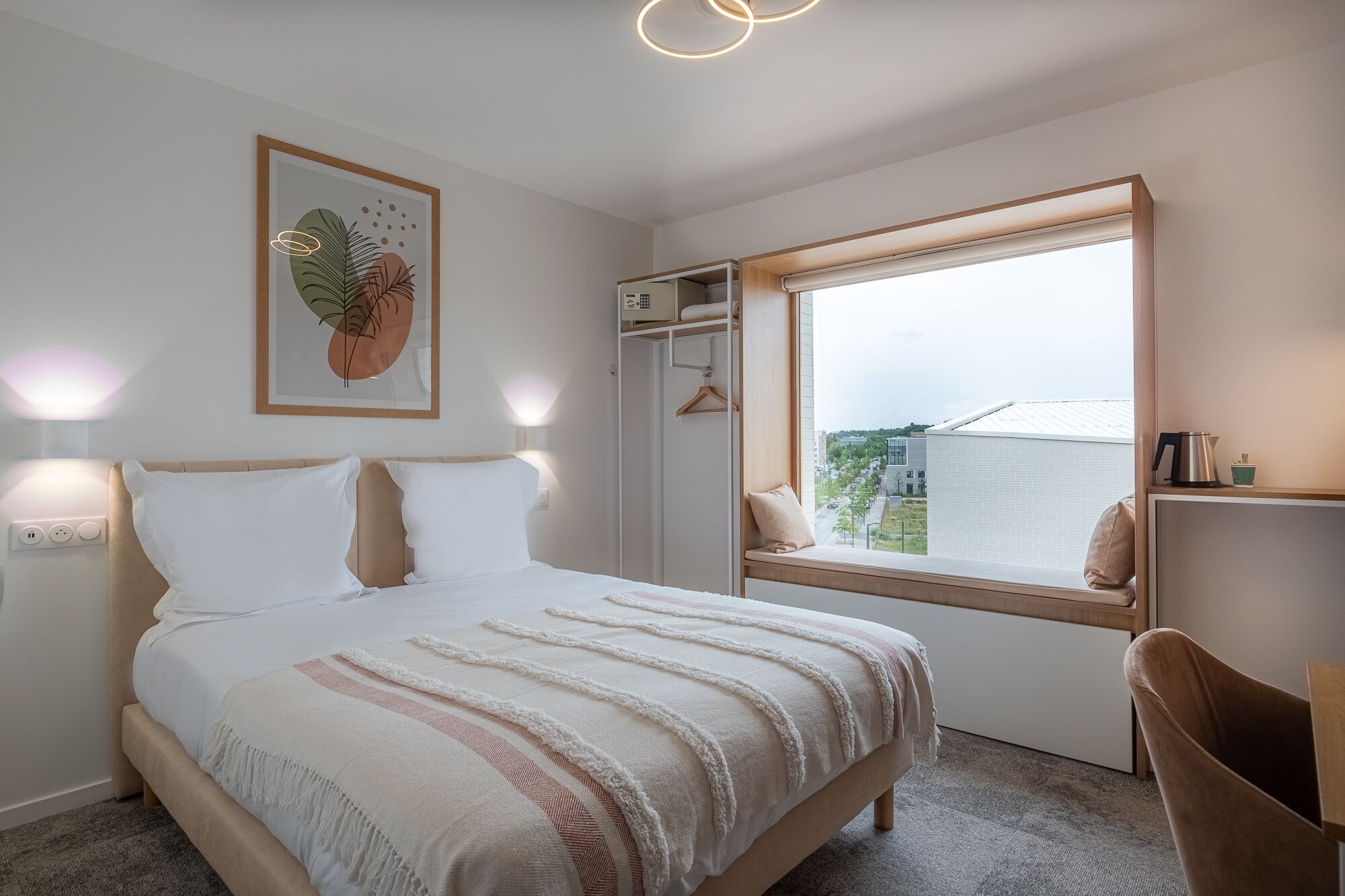 double room | 1 bedroom, in-room safe, desk, laptop workspace