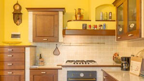 Coffee/tea maker, fridge, oven, stovetop - Omas Haus suitable for families (Toscolano Maderno)