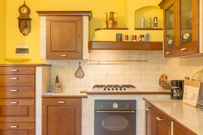 Kühlschrank, Ofen, Herdplatte, Geschirrspüler