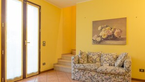 Interior - Omas Haus suitable for families (Toscolano Maderno)