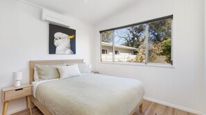 4 bedrooms, iron/ironing board, travel crib, free WiFi