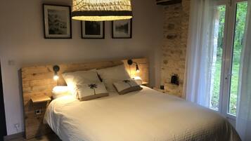 4 Schlafzimmer, Bügeleisen/Bügelbrett