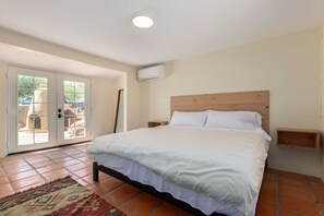 1 habitación, tabla de planchar con plancha, wifi gratis y ropa de cama 