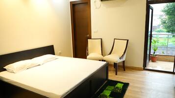 Apartment, 3 Bedrooms, Accessible, Smoking | 4 bedrooms