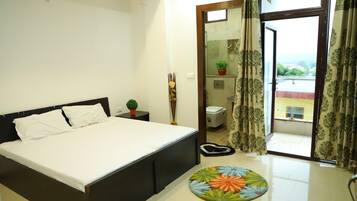 Apartment, 3 Bedrooms, Accessible, Smoking | Bathroom