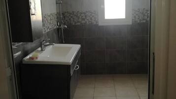 Appartement, 2 chambres, fumeur, balcon | Salle de bain