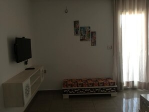 Apartment, 2 Bedrooms, Smoking, Balcony | Interior