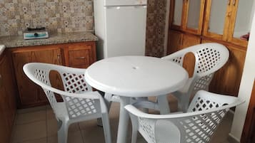 Apartment, 2 Bedrooms, Smoking, Balcony | Dining room
