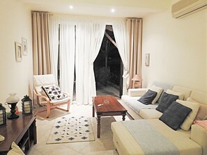 Apartamento, 1 habitación, accesible para personas con discapacidad, patio | Sala de estar