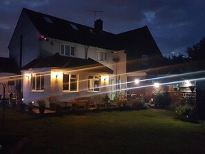 Exterior - Spacious 3bed Property With Parking Large Garden (South Ockendon)