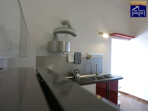 Stovetop, coffee/tea maker, cookware/dishes/utensils