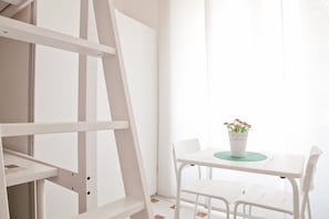 Dormitorio compartido, 1 habitación, balcón | 1 dormitorio