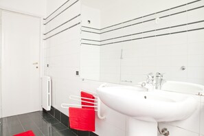 Felles sovesal, 1 soverom, balkong | Bad