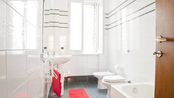 Dormitorio condiviso, 1 camera da letto, balcone | Bagno