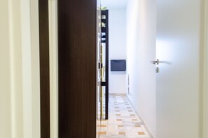 Interior - Kamchu Apartments Room Piazza Bologna (Rome)