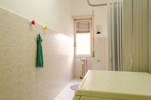 Bathroom - Kamchu Apartments Room With Private Bathroom Piazza Bologna (Rome)