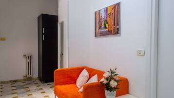 Room, 1 Bedroom, Refrigerator | Living area