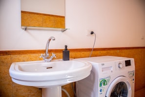 Dormitorio condiviso, 1 camera da letto, balcone | Bagno