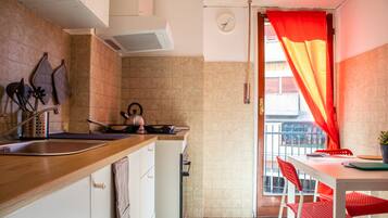 Dormitorio condiviso, 1 camera da letto, balcone | Interni