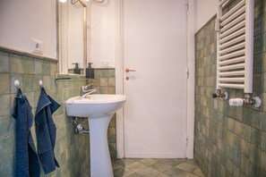 Dormitorio condiviso, 1 camera da letto, balcone | Bagno