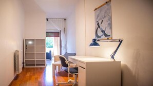 Dormitorio compartido, 1 habitación, balcón | Interior