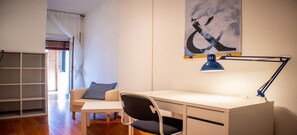 Dormitório compartilhado, 1 quarto, sacada | Opções para refeição