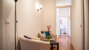 Dormitorio condiviso, 1 camera da letto, balcone | Interni