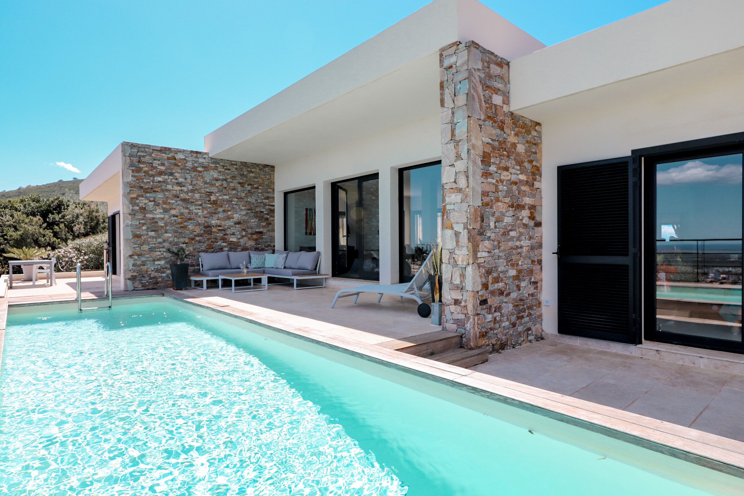 حمّام سباحة خارجي