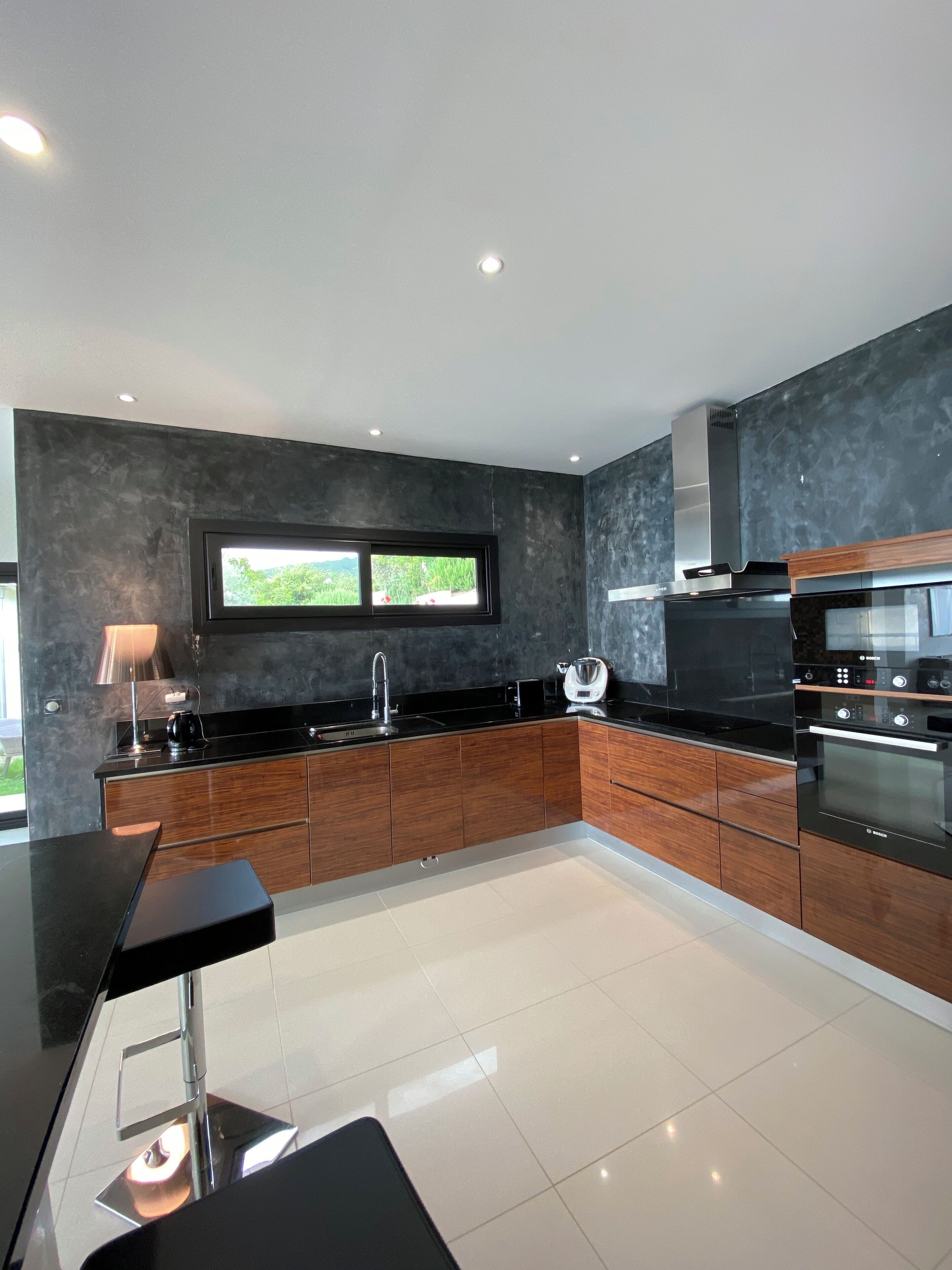 Microwave, dishwasher, coffee/tea maker, cookware/dishes/utensils